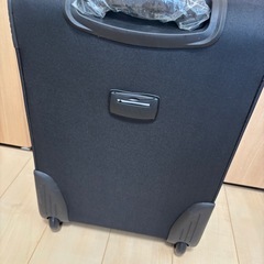新品タグ付き　キャリーバッグ　前輪のみタイプの画像