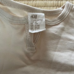 【80】H&M ベージュ 長袖 Tシャツの画像
