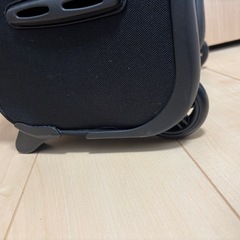 新品タグ付き　キャリーバッグ　前輪のみタイプの画像
