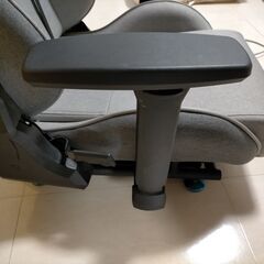 ゲーミングチェア（座椅子）の画像