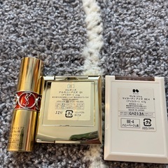 アイシャドウと口紅のセットの画像