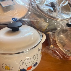 新品未使用未開封！蓋付き鍋、蒸し器、ミッフィーホーロー鍋5点セットの画像