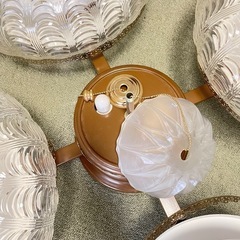 クリアガラスシェードのシャンデリア
の画像