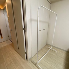 【無料でお譲りします】IKEA 衣類ラックの画像