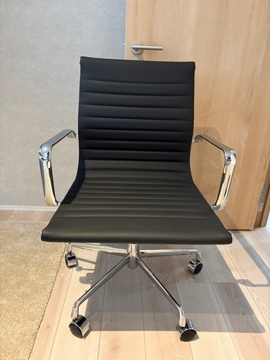 アルミナムチェア　リプロダクト