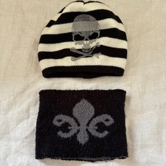 🉐リバーシブルニット帽子🧢ネックウォーマー
の画像