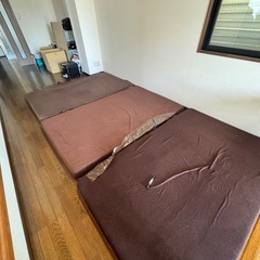 低反発マットレスセミダブル
使用感少しの画像