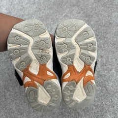 ベビースニーカー 14.5cm
の画像