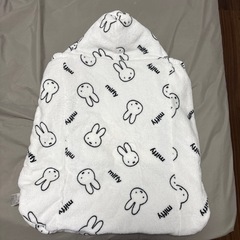 ミッフィーの冬用赤ちゃん掛けカバーの画像