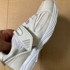 スニーカー白　子供用　19㎝の画像