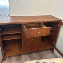 東南アジア風木製キャビネットの画像