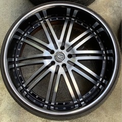 迫力大！24インチ ホイール 255 25 R24の画像