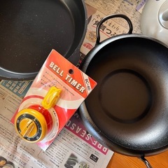 全て新品未使用！蒸し器付き鍋、洗桶、鍋2点、すき焼き鍋、ザル、天ぷら鍋、タイマー8点セットの画像