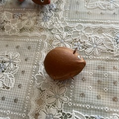 豚の置物　　木の実⁈の画像