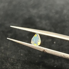 天然石 オパール　ペアシェイプ　0.12ct ルースの画像