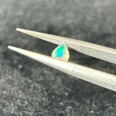 天然石 オパール　ペアシェイプ　0.12ct ルースの画像