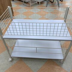 【ｼﾞｬﾝｸﾞﾙｼﾞｬﾝｸﾞﾙ金沢店】キャスター付きラック 白  W(幅)72.5×D(奥行き)37.5×H(高さ)64.5cm  ※クリーニング済みの画像