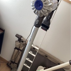 お譲り先決定✴︎ダイソン バッテリーほぼなし ダイソンホルダーお付けしますの画像