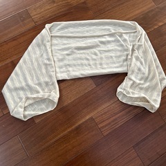 スカーフのようなカーディガンの画像
