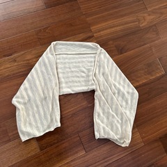 スカーフのようなカーディガンの画像