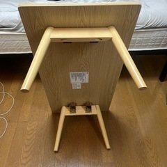 折りたたみテーブルの画像