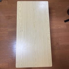 折りたたみテーブルの画像