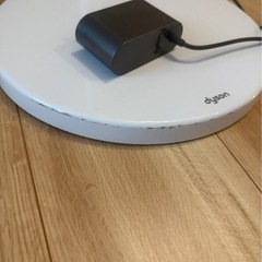 ダイソン v11の充電スタンドの画像
