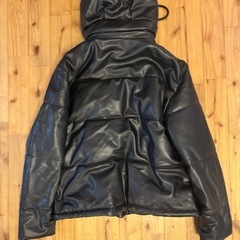 ZARA FAUX LEATHER CROPPED PUFFER JACKETの画像