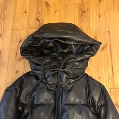 ZARA FAUX LEATHER CROPPED PUFFER JACKETの画像