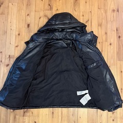 ZARA FAUX LEATHER CROPPED PUFFER JACKETの画像