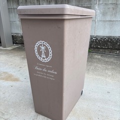 お話中　ゴミ箱2個の画像