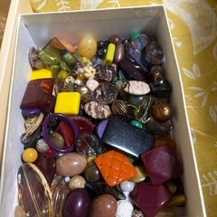 0円！ビーズ色々！アンティークから天然石やスワロフスキーまで　引き取りに来てくださる方にの画像