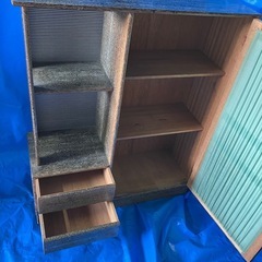 レトロな書棚の画像