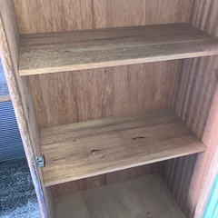 レトロな書棚の画像