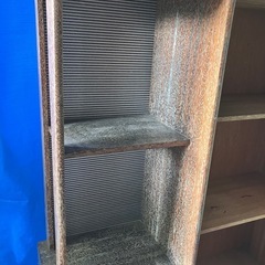 レトロな書棚の画像