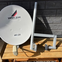 BSアンテナとベランダ取付金具