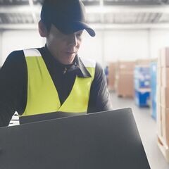 【派遣社員】大手コンビニ向け物流センターでのフォークリフトオペレーター／＜＜入社1か月目から月収30万円可能♪＞＞の画像
