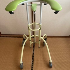 介護用四輪歩行器 の画像