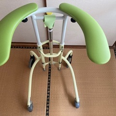 介護用四輪歩行器 の画像