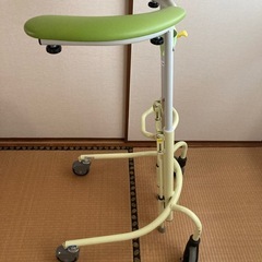 介護用四輪歩行器 の画像