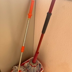 一回使用 モップと水切洗浄機！モップ付け替, 後一つ別のモップの画像
