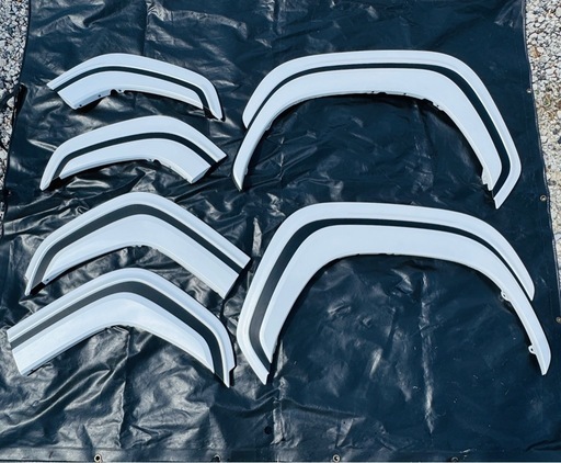 ランクル300 モデリスタフェンダーガーニッシュ 090プレシャスホワイトパール1台分 中古美品