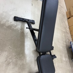 美品✨ダンベル 10kg×2個セット ＋ トレーニングベンチ（Leading Edge）の画像