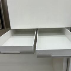 【リユ-スのサカイ広島石内店】ジモティ割！３枚扉食器棚/クリ-ニング済み/HG-7289/広島市 家具　佐伯区 家具　南区 家具　西区 家具　東区 家具　中区 家具　安佐南区 家具　安佐北区 家具　安芸区 家具　府中町 家具　海田町 家具　熊野町 家具　坂町 家具　廿日市市 家具の画像