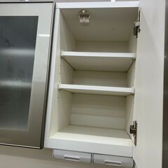 【リユ-スのサカイ広島石内店】ジモティ割！３枚扉食器棚/クリ-ニング済み/HG-7289/広島市 家具　佐伯区 家具　南区 家具　西区 家具　東区 家具　中区 家具　安佐南区 家具　安佐北区 家具　安芸区 家具　府中町 家具　海田町 家具　熊野町 家具　坂町 家具　廿日市市 家具の画像