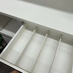 【リユ-スのサカイ広島石内店】ジモティ割！３枚扉食器棚/クリ-ニング済み/HG-7289/広島市 家具　佐伯区 家具　南区 家具　西区 家具　東区 家具　中区 家具　安佐南区 家具　安佐北区 家具　安芸区 家具　府中町 家具　海田町 家具　熊野町 家具　坂町 家具　廿日市市 家具の画像