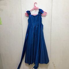 送料無料 子供ドレス 110cm ブルー 発表会 結婚式 フォーマル ピアノ演奏会 ロング丈 ストーン 肩花飾り 【糸島市内 送料無料】48302-7の画像