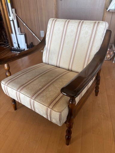 カリモク1人掛けアンティークチェアー