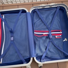 キャリーケース　白の画像