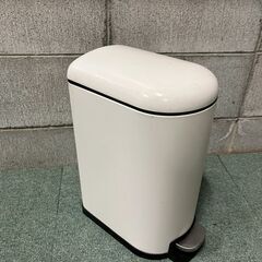 ごみ箱 フットペダル式 ペールボックス プラスチック製 ホワイト 幅18cm×奥行32cm×高さ40cmの画像